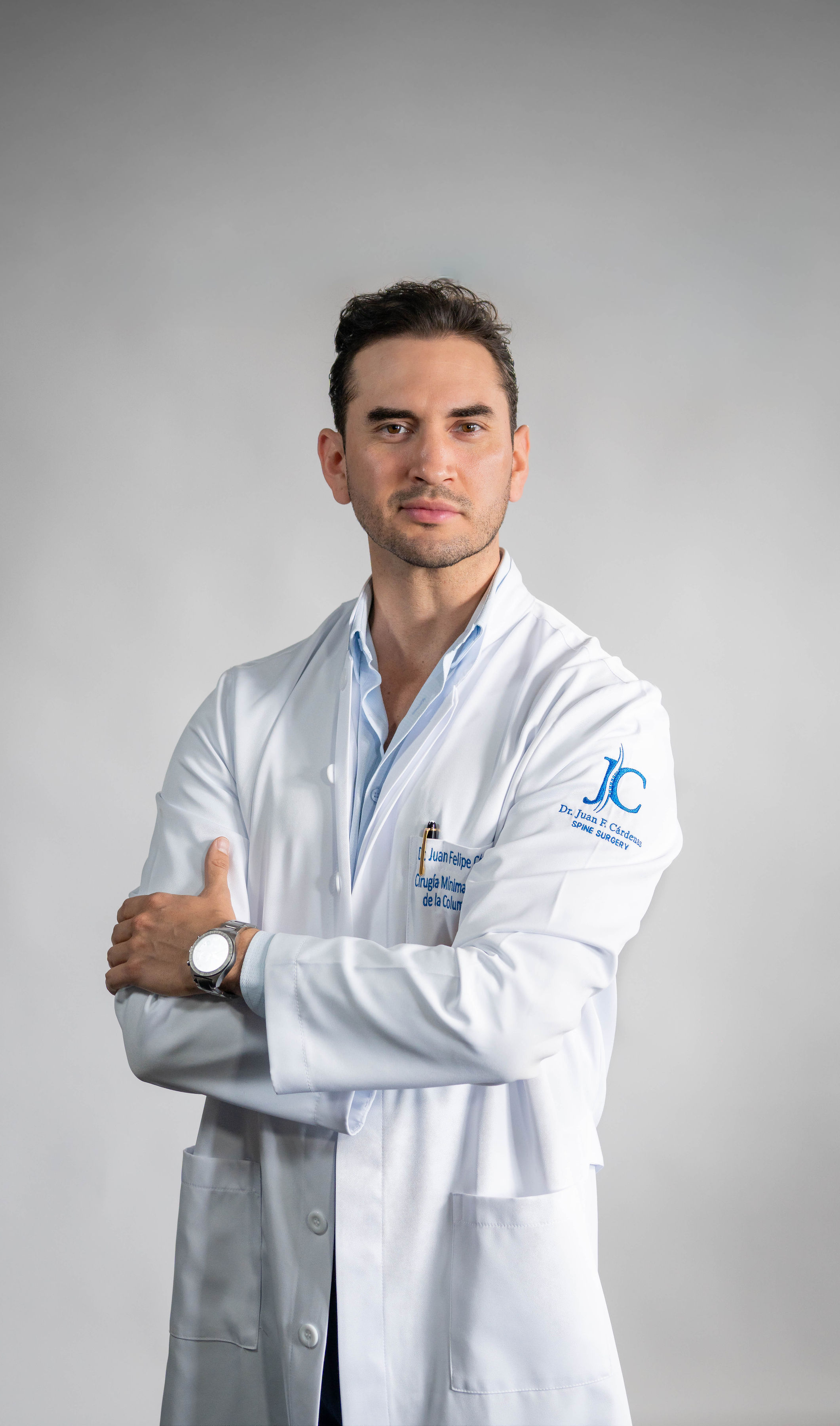 Dr. Juan Felipe Cárdenas C. — Cirujano de Columna en Cuenca, Ecuador